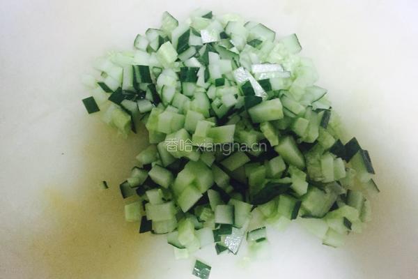 黄瓜鸡蛋早餐饼的做法图解1