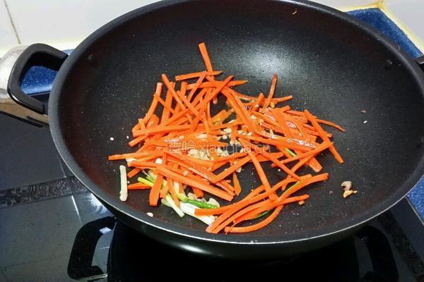 肉絲炒大豆芽菜的做法图解3