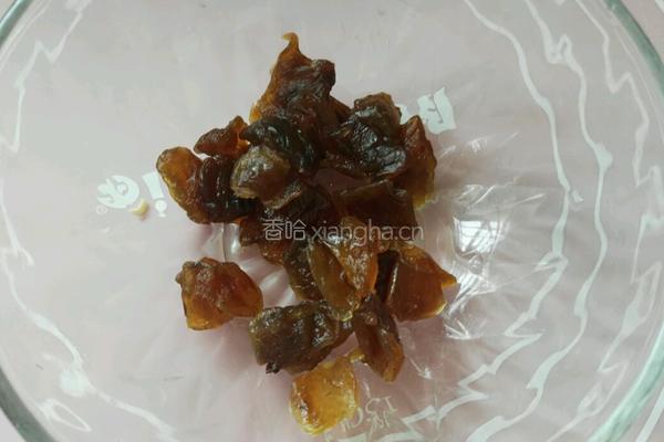 红枣桂圆银耳汤的做法图解3