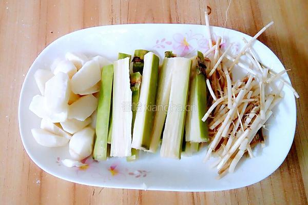 茅根马蹄清汤的做法图解2