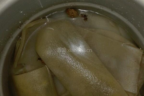 小米酸辣猪皮的做法图解1