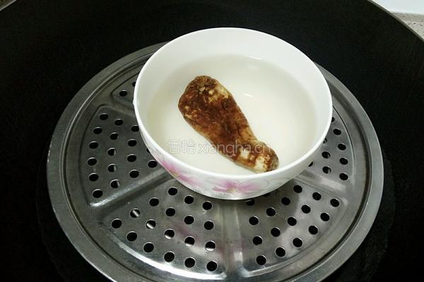 天麻乳鸽汤的做法图解2