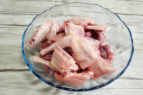 天麻乳鸽汤的做法图解3