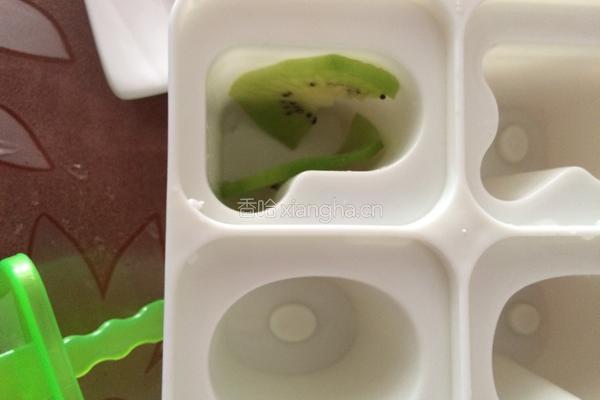 自制水果酸奶雪糕冰淇淋的做法图解4