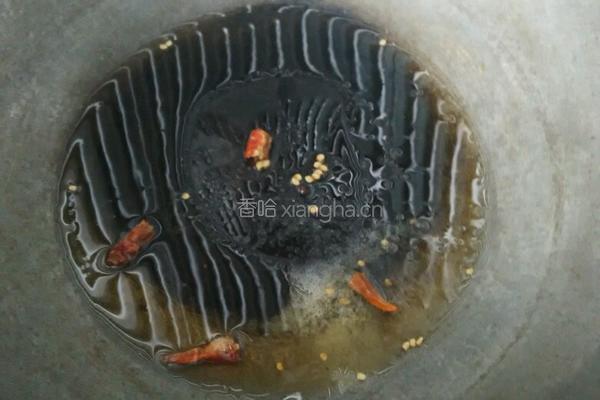 白菜炒腐皮的做法图解3