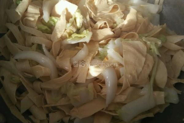 白菜炒腐皮的做法图解7