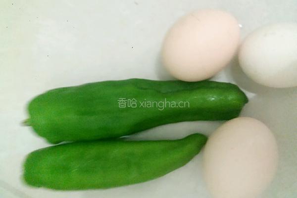 青椒炒鸡蛋的做法图解1