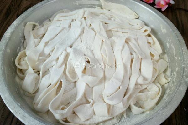 手擀面的做法图解7