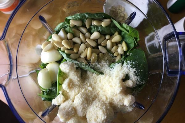 罗勒汁鲜虾芝士意面的做法图解4