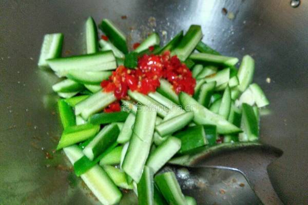黄瓜炒肉的做法图解4