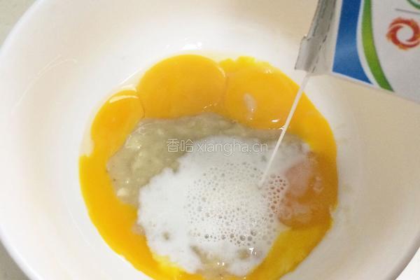 香蕉戚风蛋糕的做法图解4