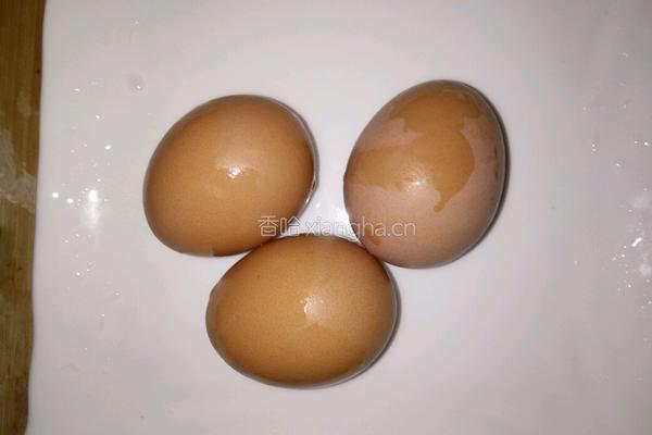 蒜泥鸡蛋的做法图解1
