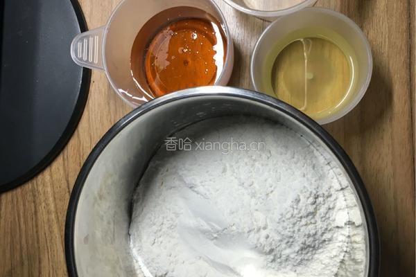 广式月饼的做法图解1