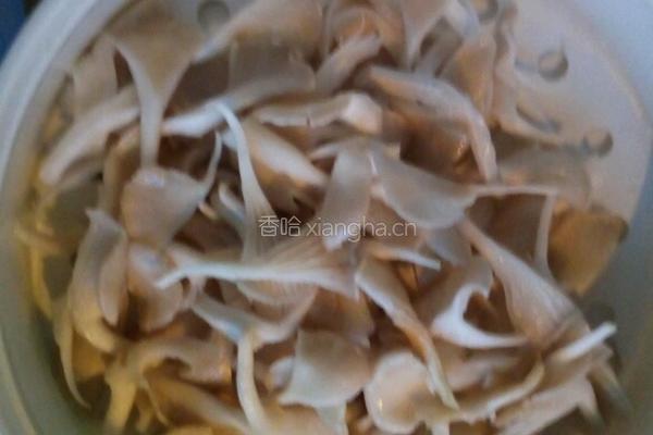 蘑菇肉丸汤的做法图解1