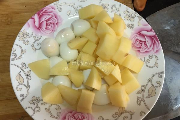 土豆鹌鹑蛋烧排骨的做法图解2