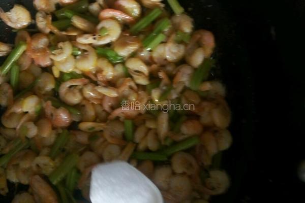 芹菜炒虾的做法图解11