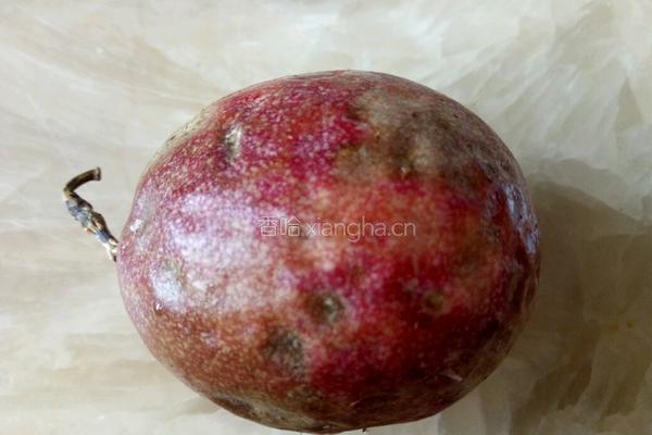 蜂蜜百香果汁的做法图解1