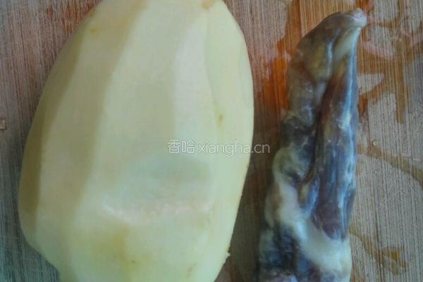 腊肠土豆饭的做法图解2