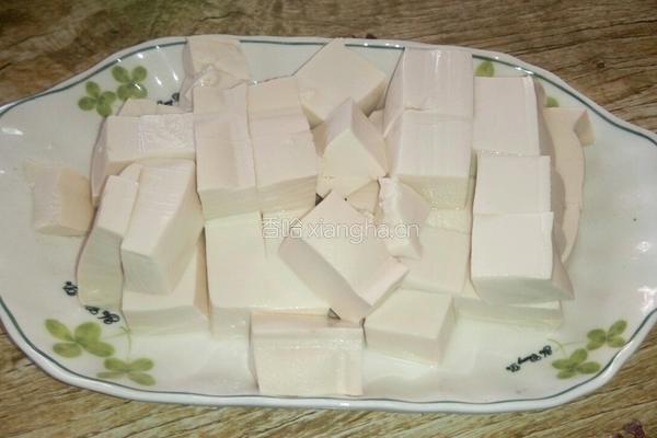剁椒豆付的做法图解1