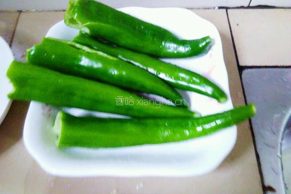 香菇肉酿辣椒的做法图解1