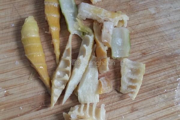 黄芪枸杞鸭腿煲的做法图解2