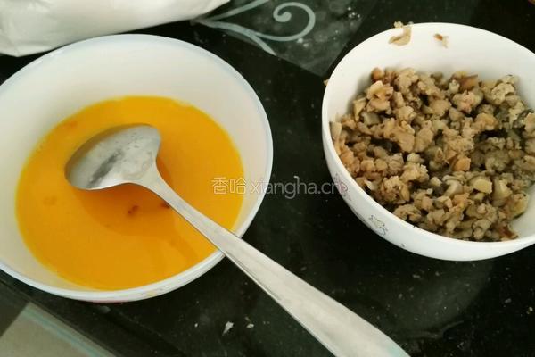 电饼铛鸡蛋肉末肠粉的做法图解2