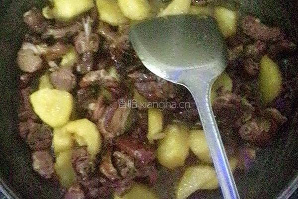 土豆焖鸭的做法图解7
