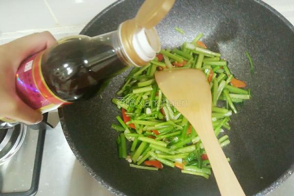 芹菜炒肉的做法图解4