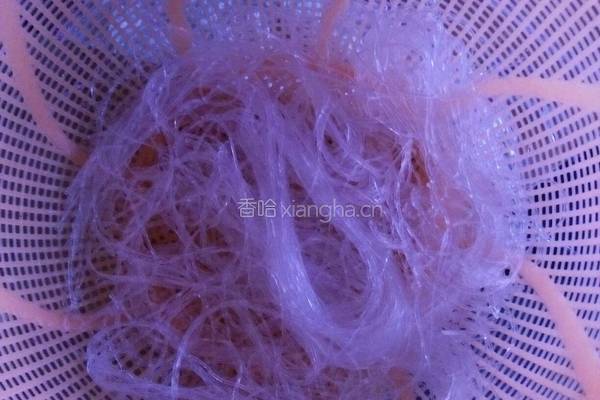 蒜蓉粉丝蒸白菜的做法图解1