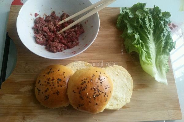 牛肉汉堡的做法图解3
