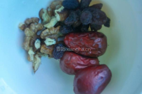 红枣核桃黄豆浆的做法图解2