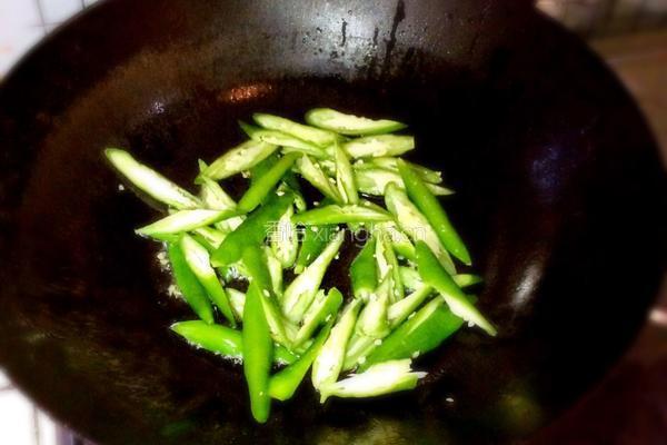 青辣椒炒白干的做法图解3
