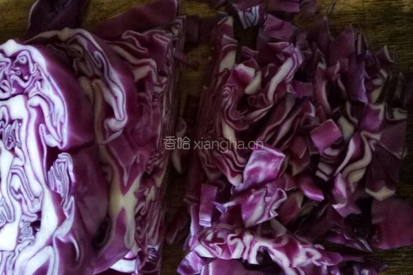 清炒紫甘蓝的做法图解2