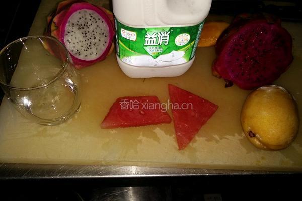 水果酸奶杯的做法图解1
