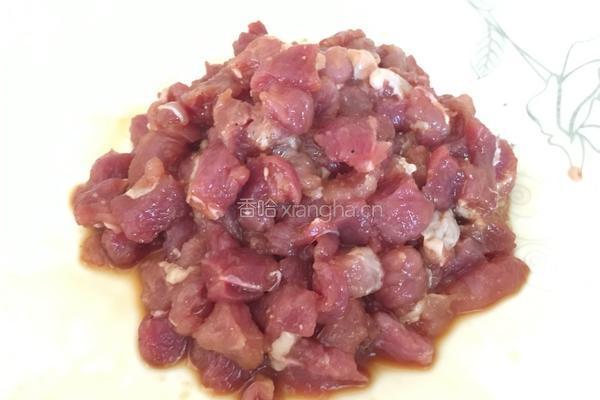 玉米粒与肉粒的做法图解1