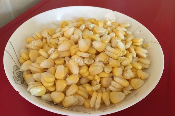 玉米粒与肉粒的做法图解2