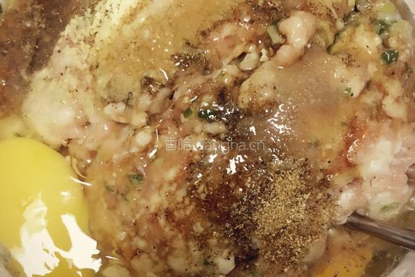 白菜猪肉饺的做法图解1