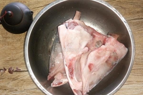 鱼头烧豆腐的做法图解2