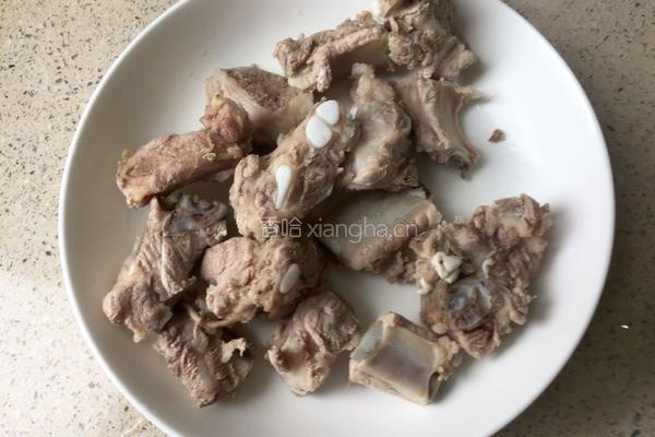 苦瓜酸菜排骨汤的做法图解3