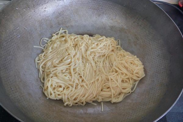 鸡腿杂蔬拌面的做法图解5