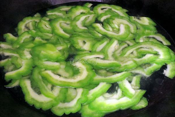 苦瓜炒鸡蛋的做法图解4