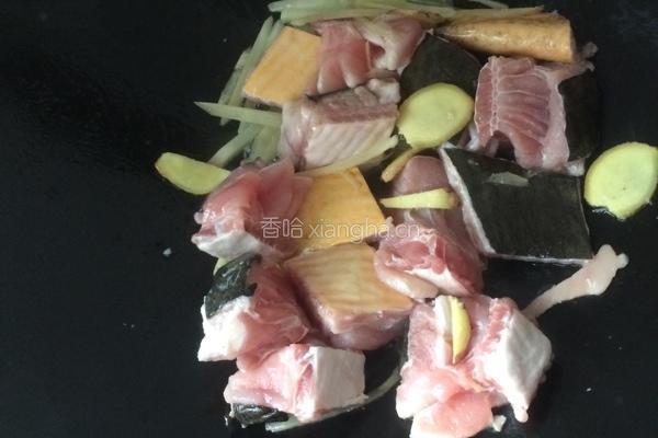 白菜煮鱼的做法图解4