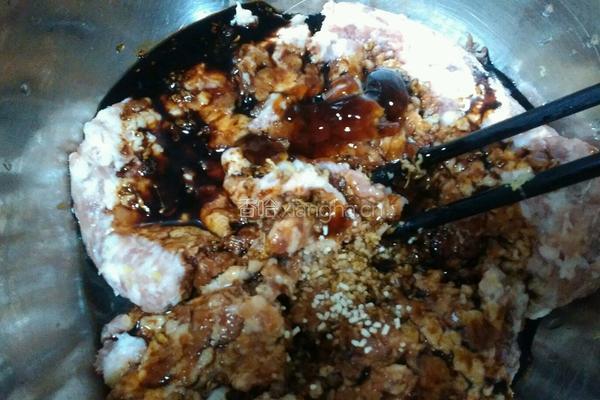 猪肉韭菜馅饺子的做法图解2