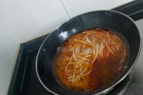 麻辣豆瓣酱宽带面条的做法图解8