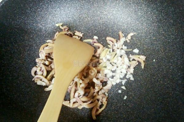 胡萝卜炒墨鱼丝的做法图解4