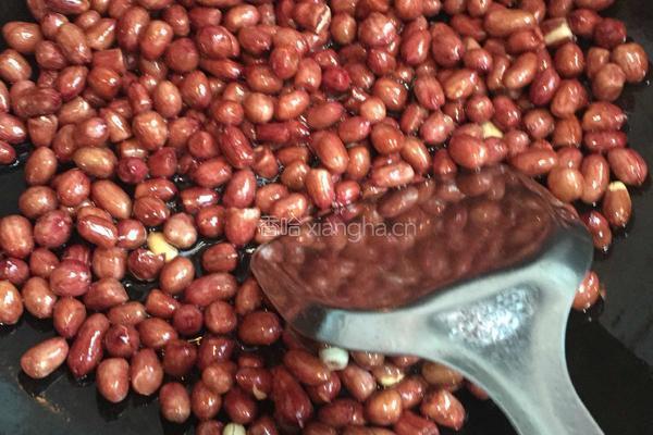 炒花生米的做法图解4