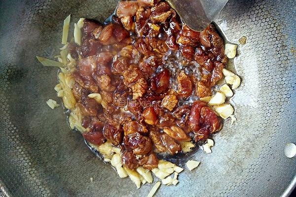 肉丁爆炒毛豆的做法图解6