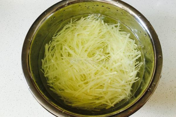 酸辣土豆丝的做法图解1