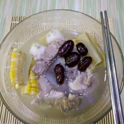 龙骨山药红枣玉米汤的做法[图]