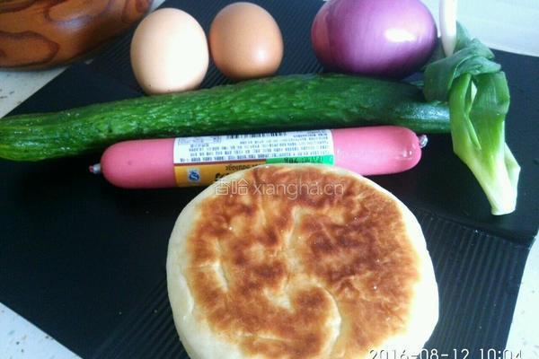 火腿馍丁鸡蛋饼(二人份)的做法图解1